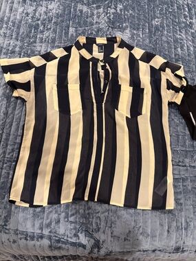 H&M Black and Cream Vertical Stripe Short-Sleeve Button-Down Shirt